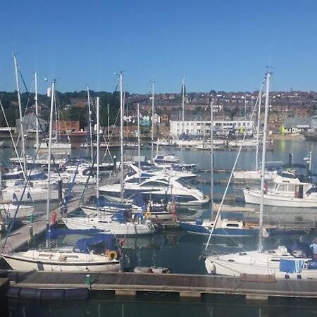 Marina View South Facing Balcony Sunny Apartment East Cowes Exterior photo